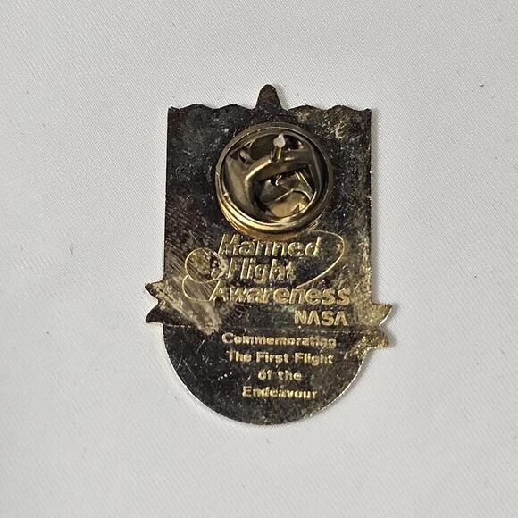 NASA Space Shuttle Endeavour First Flight Pin. - Picture 3 of 3